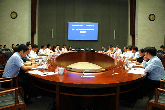 学校与杭州钱塘新区签署合作协议联合建立中国（杭州）跨境电商学院